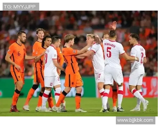 一场1-1，让荷兰无限挨近世界杯！末轮打平=出线，莱万又踢附加赛